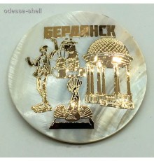 Магнит Бердянсксрез из натур.перламутр.ракушки в виде круга 7,0см(сверху золотая металл.наклейка жаба)
в уп 2вида опт от 2шт